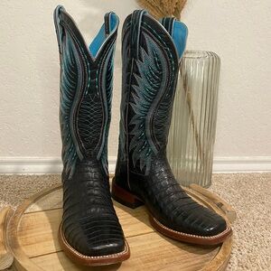 Women’s Caiman Western Boots